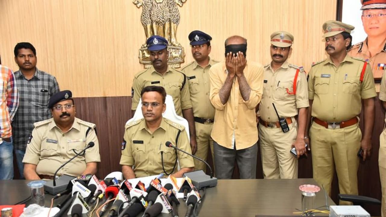 ఇంటిదొంగ పనే... ఆంధ్రాబ్యాంక్ దోపిడీ కేసులో నిందితుడు అరెస్ట్