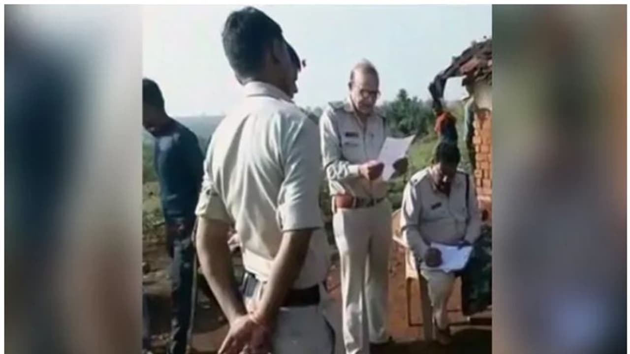 സുഹൃത്തുക്കള് യുവാവിനെ കൊലപ്പെടുത്തി ഭാര്യയെ ബലാത്സംഗം ചെയ്തതായി പരാതി സുഹൃത്തുക്കള് യുവാവിനെ കൊലപ്പെടുത്തി ഭാര്യയെ ബലാത്സംഗം ചെയ്തതായി പരാതി