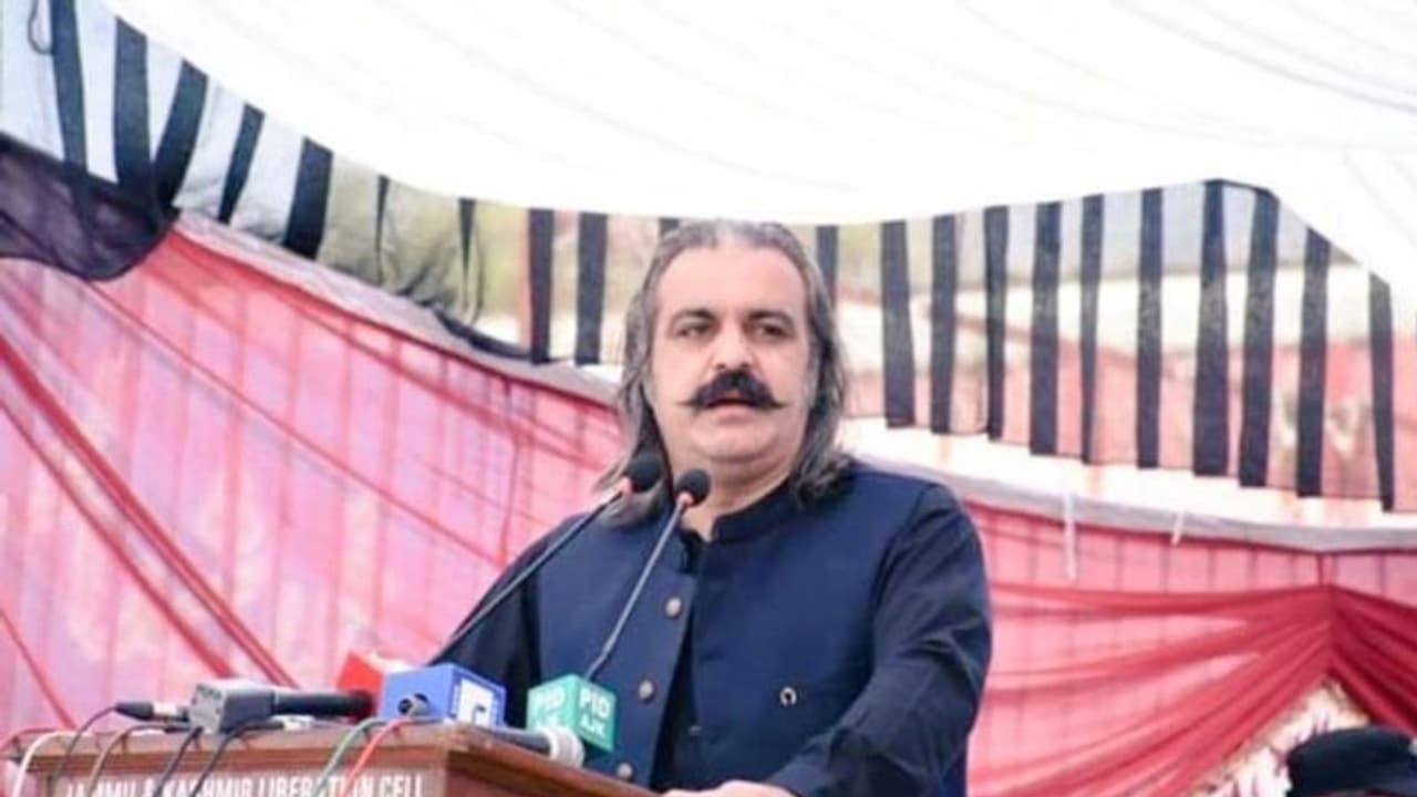 இந்தியா மீது ஏவுகணை தாக்குதல்... பாகிஸ்தான் அமைச்சர் சர்ச்சைப் பேச்சு..! இந்தியா மீது ஏவுகணை தாக்குதல்... பாகிஸ்தான் அமைச்சர் சர்ச்சைப் பேச்சு..!