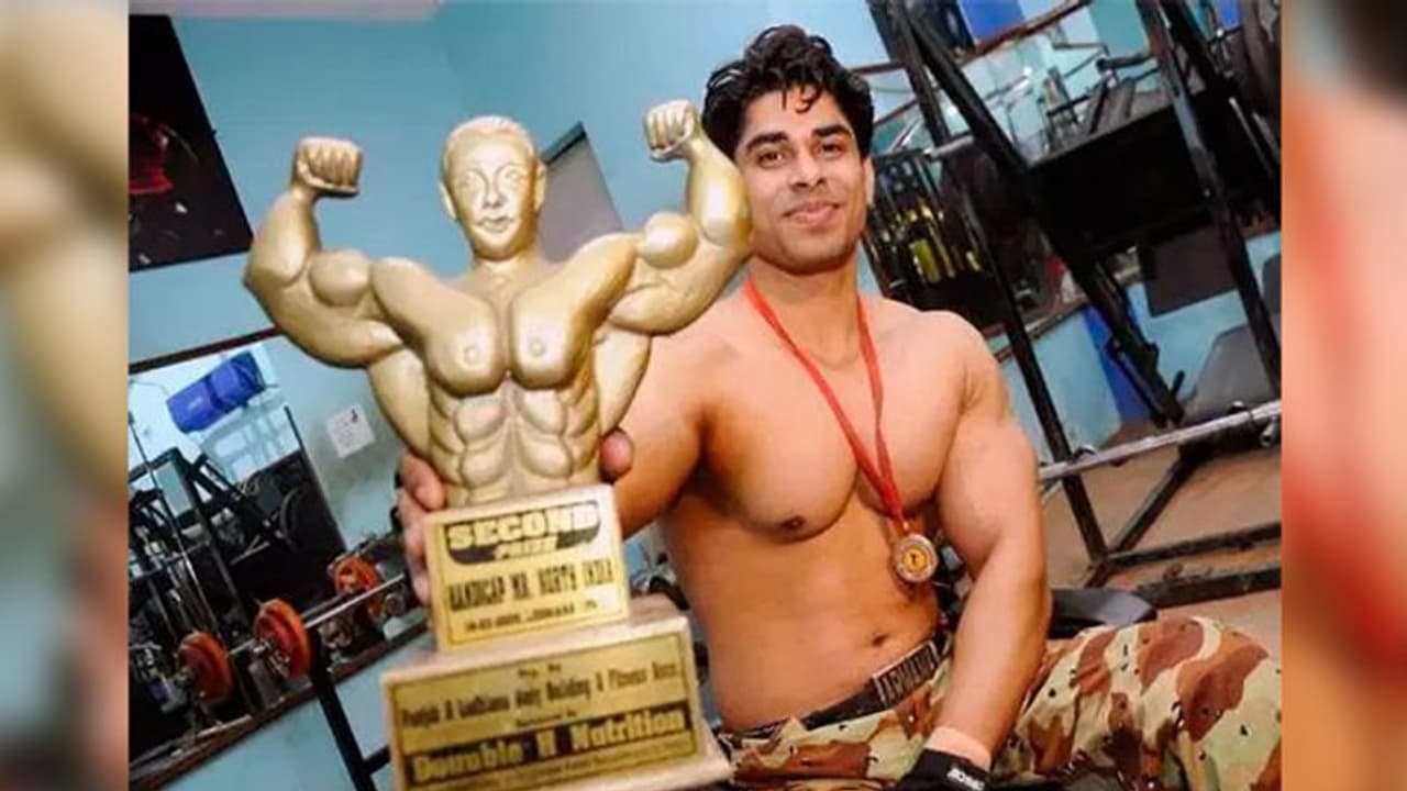 कैंसर और लकवे ने कर दिया लाचार, आज बना लोगों के लिए मिसाल कैंसर और लकवे ने कर दिया लाचार, आज बना लोगों के लिए मिसाल