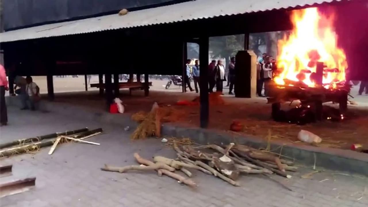 जब तक सिर की हड्डियां नहीं टूट गई तब तक मारते रहे...श्मशान में मिले थे 2 शव जब तक सिर की हड्डियां नहीं टूट गई तब तक मारते रहे...श्मशान में मिले थे 2 शव