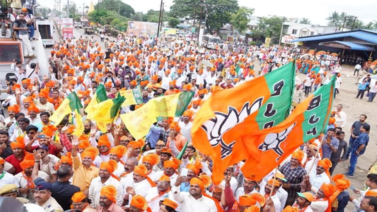 video: బిజెపి గాంధీ సంకల్ప యాత్ర... పత్తికొండలో భారీ ర్యాలీ video: బిజెపి గాంధీ సంకల్ప యాత్ర... పత్తికొండలో భారీ ర్యాలీ