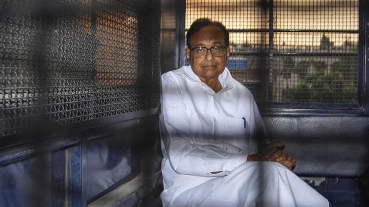 ப. சிதம்பரத்தின் சிறைவாசம் முடியுமா...? ஜாமீன் வழக்கில் உச்ச நீதிமன்றம் இன்று தீர்ப்பு! ப. சிதம்பரத்தின் சிறைவாசம் முடியுமா...? ஜாமீன் வழக்கில் உச்ச நீதிமன்றம் இன்று தீர்ப்பு!