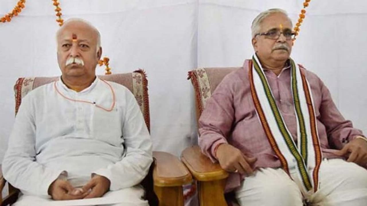 दिल्ली में आरएसएस नेताओं की बैठक, मोहन भागवत और भैयाजी जोशी मौजूद दिल्ली में आरएसएस नेताओं की बैठक, मोहन भागवत और भैयाजी जोशी मौजूद