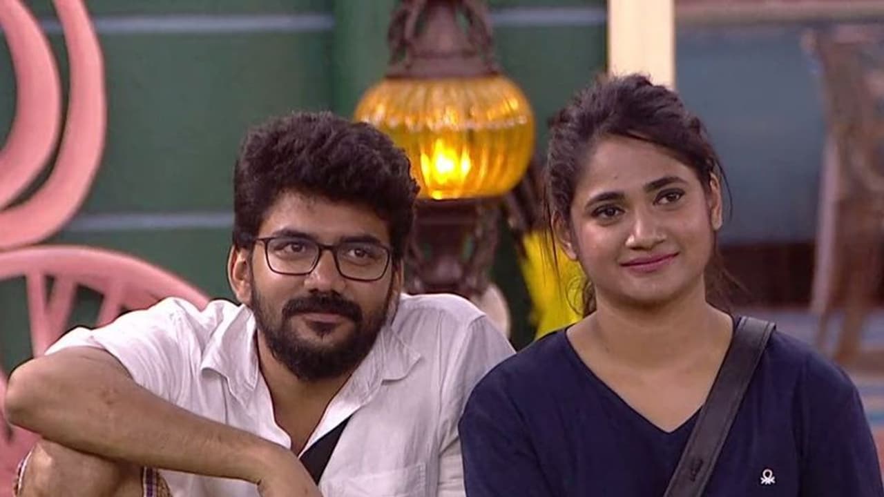 "காதலி லாஸ்லியாவுடன் ரகசியமாக கடலை போடுகிறாரா கவின்?" 'கோ கோ' இயக்குநர் கொளுத்திப்போட்ட வெடி... சோசியல் மீடியாவை அதகளப்படுத்தும் கவிலியா ஆர்மி...! "காதலி லாஸ்லியாவுடன் ரகசியமாக கடலை போடுகிறாரா கவின்?" 'கோ கோ' இயக்குநர் கொளுத்திப்போட்ட வெடி... சோசியல் மீடியாவை அதகளப்படுத்தும் கவிலியா ஆர்மி...!