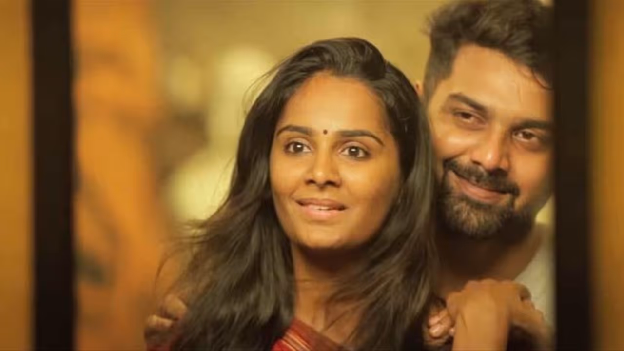 சர்ச்சை புகழ் 'லெட்சுமி' குறும்பட நடிகை ரகசிய திருமணம்! மணமகன் யார் தெரியுமா? சர்ச்சை புகழ் 'லெட்சுமி' குறும்பட நடிகை ரகசிய திருமணம்! மணமகன் யார் தெரியுமா?