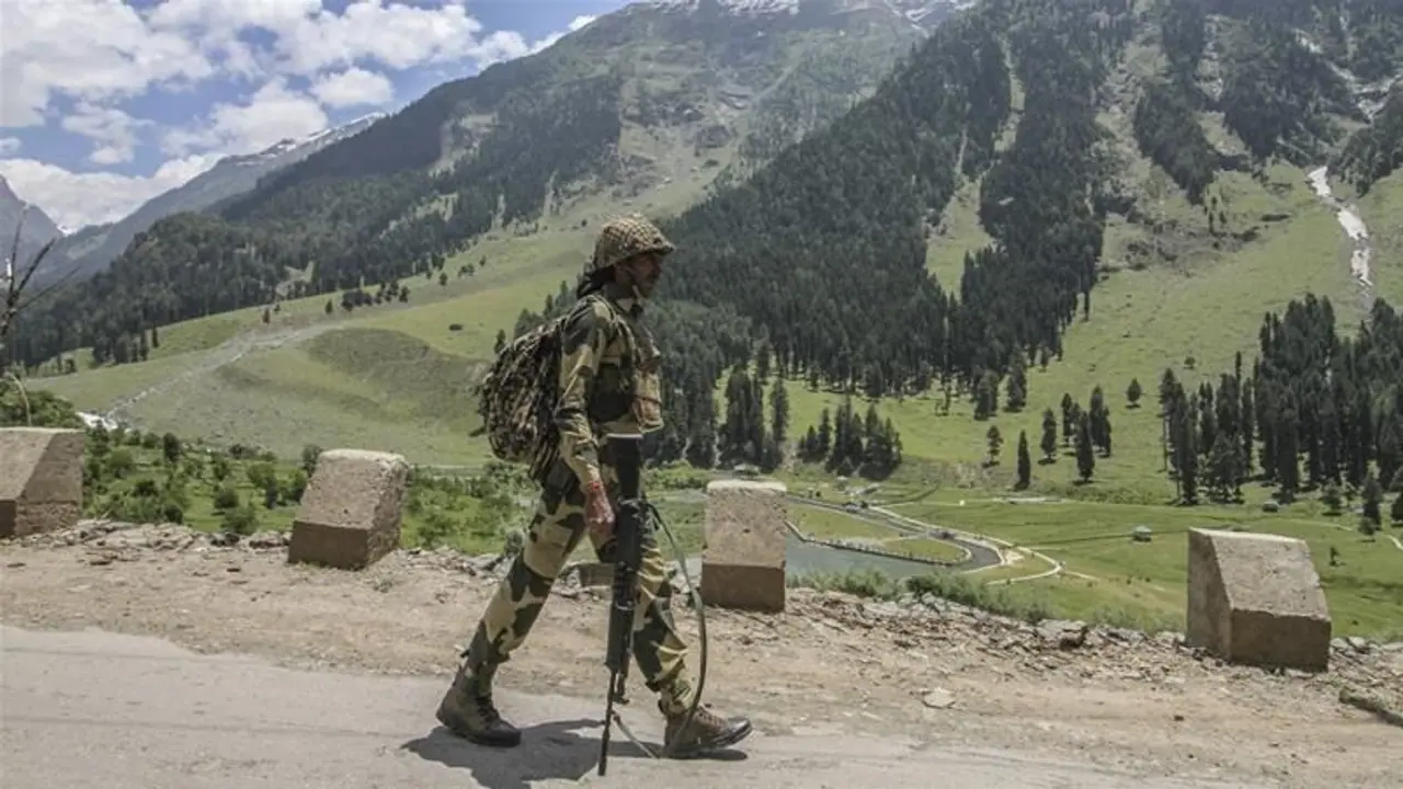 இன்று நள்ளிரவு முதல் அமல் ஜம்மு காஷ்மீர், லடாக் இரு புதிய யூனியன் பிரதேசங்கள் உதயம்: மத்திய அரசின் நேரடி நிர்வாகம்