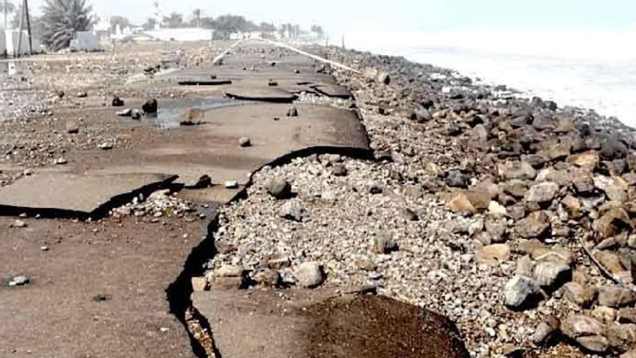 ഒമാൻ തീരത്ത് നാശം വിതച്ച് കടൽ ക്ഷോഭം; 'ക്യാര്‍' ചുഴലികാറ്റില്‍ ആശ്വാസവാര്‍ത്ത