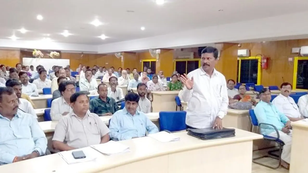 ಈಶಾನ್ಯ ಶಿಕ್ಷಕರ ಕ್ಷೇತ್ರ: ಮತದಾರರ ಪಟ್ಟಿಗೆ ಹೆಸ್ರು ಸೇರಿಸಿ, ವಯಸ್ಸಿಗಿಂತ ಶಿಕ್ಷಣ ಮುಖ್ಯ