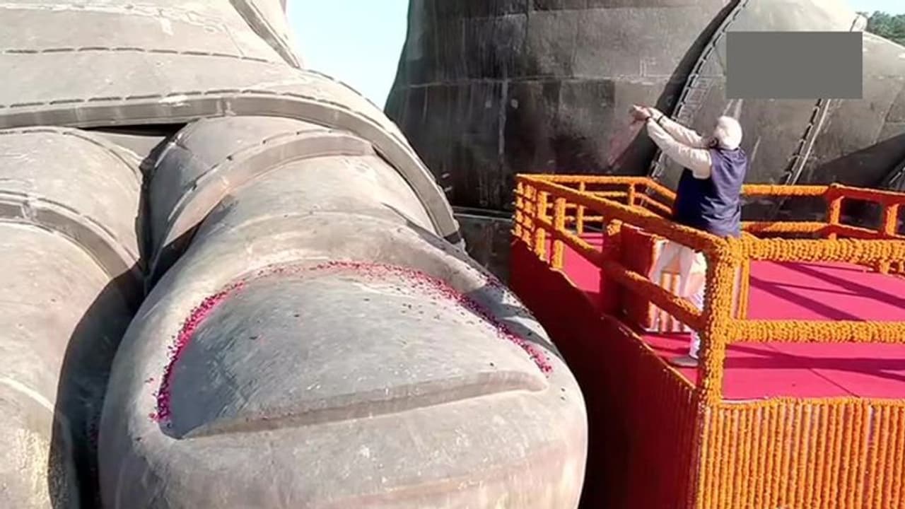 कश्मीर को 370 ने सिर्फ आतंकवाद दिया, हमने पटेल के आशीर्वाद से हटाया: पीएम मोदी कश्मीर को 370 ने सिर्फ आतंकवाद दिया, हमने पटेल के आशीर्वाद से हटाया: पीएम मोदी