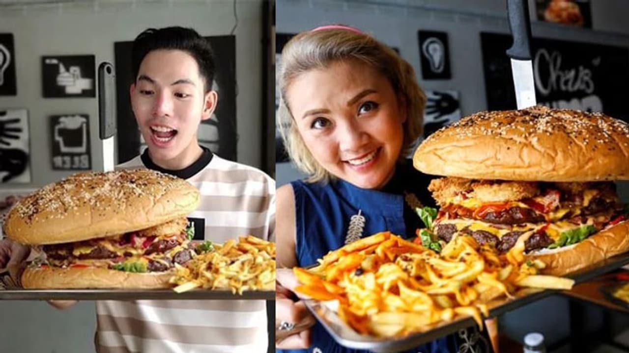 ആറ് കിലോയുള്ള ബര്ഗര് ഒമ്പത് മിനിറ്റിനകം കഴിക്കാമോ? 10000 രൂപ സമ്മാനം, ബാങ്കോക്ക് കലോറി ചലഞ്ച് ആറ് കിലോയുള്ള ബര്ഗര് ഒമ്പത് മിനിറ്റിനകം കഴിക്കാമോ? 10000 രൂപ സമ്മാനം, ബാങ്കോക്ക് കലോറി ചലഞ്ച്