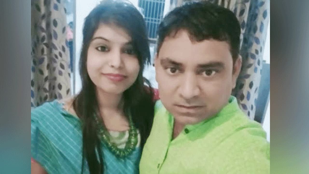 मरने को इतना मजबूर हुआ अफसर की छत से लगा दी छलांग, 9 महीने पहले बैंक अधिकारी लेडी से हुई थी शादी मरने को इतना मजबूर हुआ अफसर की छत से लगा दी छलांग, 9 महीने पहले बैंक अधिकारी लेडी से हुई थी शादी