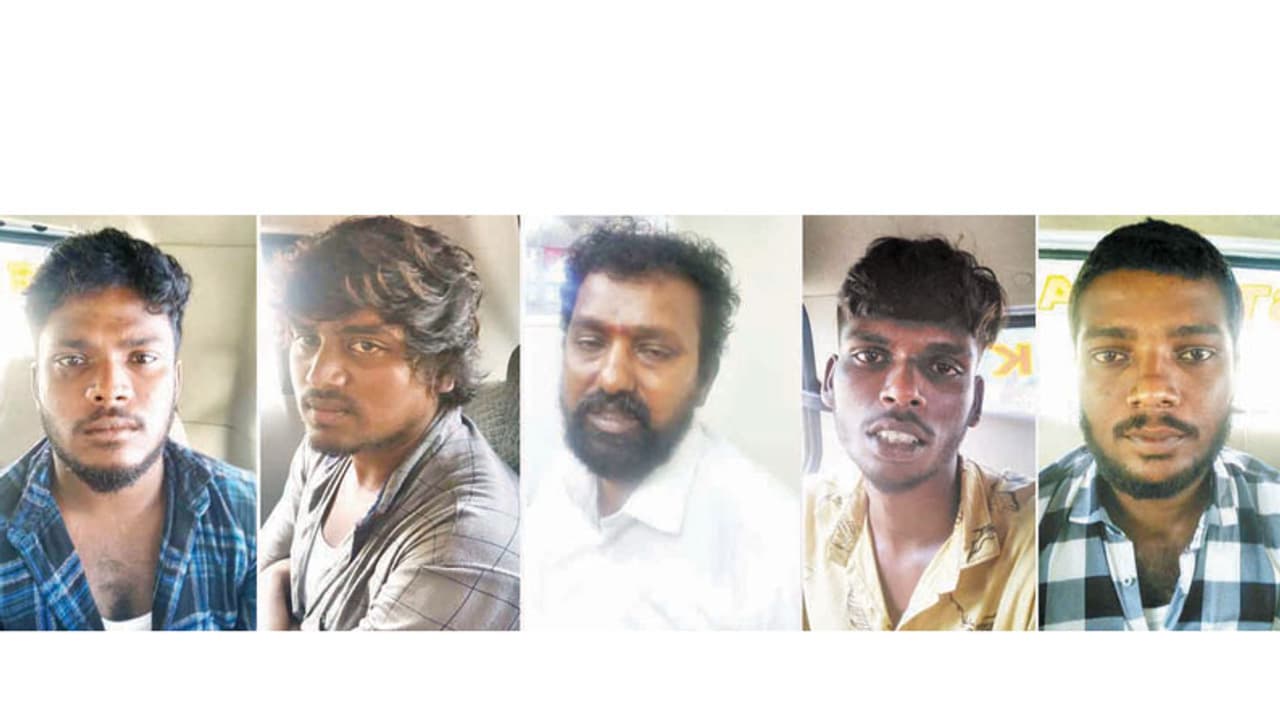 தஞ்சையில் தொழிலாளி சரமாரியாக வெட்டிக்கொலை..! திமுக பிரமுகர் உட்பட 5 பேர் சிறையில் அடைப்பு..!