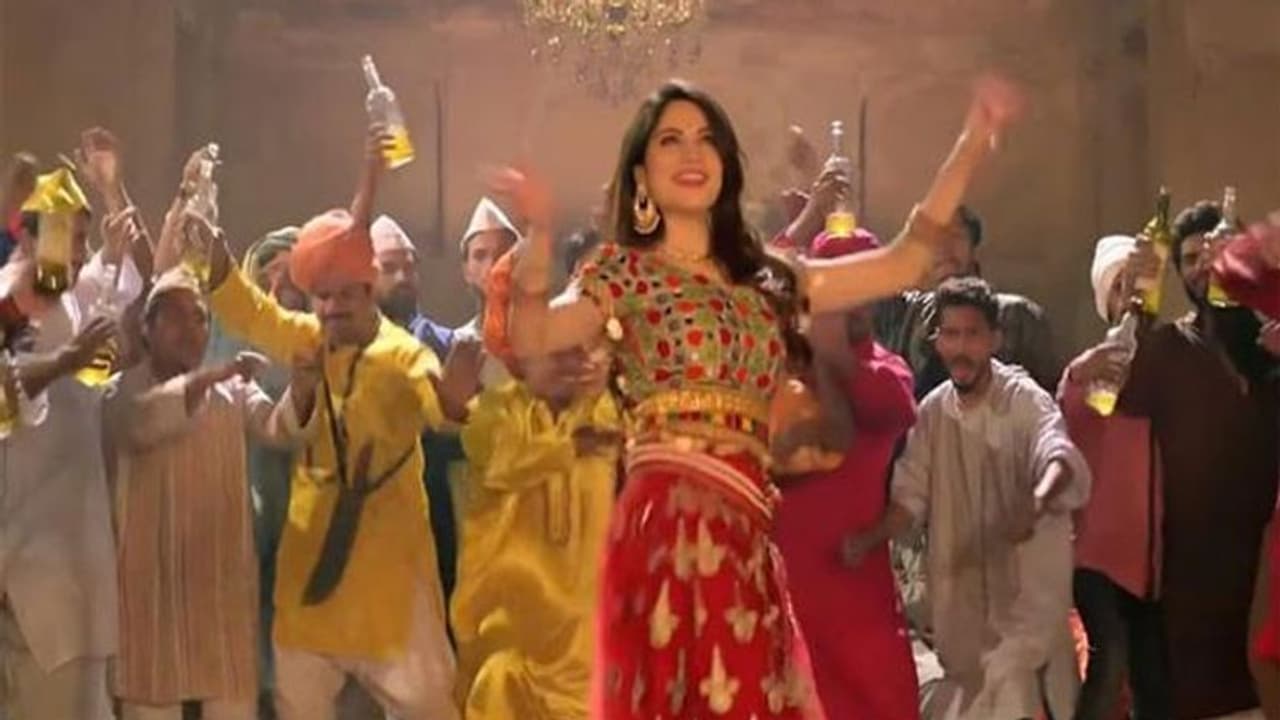 పాక్ సినిమాలో ఐటెం సాంగ్.. మండిపడుతున్న నెటిజన్లు! పాక్ సినిమాలో ఐటెం సాంగ్.. మండిపడుతున్న నెటిజన్లు!