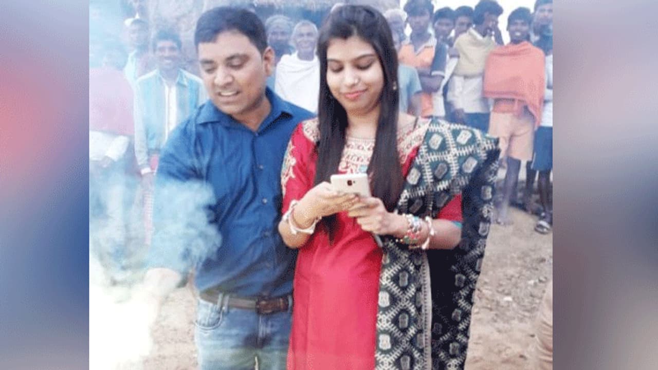 अफसर का 5 पेज का सुसाइड नोट, लिखा मैं तुमसे बहुत प्यार करता हूं, लेकिन समझने में देर कर दी अफसर का 5 पेज का सुसाइड नोट, लिखा मैं तुमसे बहुत प्यार करता हूं, लेकिन समझने में देर कर दी