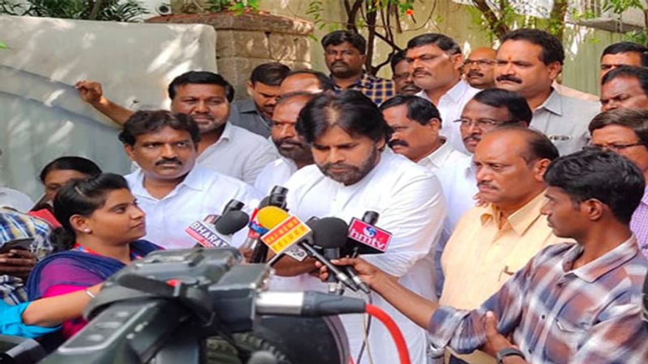 కేసీఆర్ ను కలిసి చర్చిస్తా, పట్టించుకోకపోతే....: పవన్ కళ్యాణ్