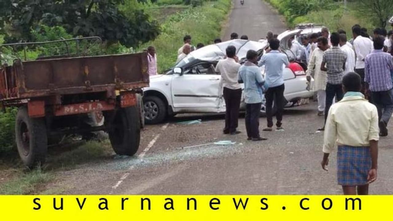 ಟ್ರ್ಯಾಕ್ಟರ್ ಕಾರು ಡಿಕ್ಕಿ: ಇಬ್ಬರು ಸ್ಥಳದಲ್ಲೇ ದುರ್ಮರಣ ಟ್ರ್ಯಾಕ್ಟರ್ ಕಾರು ಡಿಕ್ಕಿ: ಇಬ್ಬರು ಸ್ಥಳದಲ್ಲೇ ದುರ್ಮರಣ