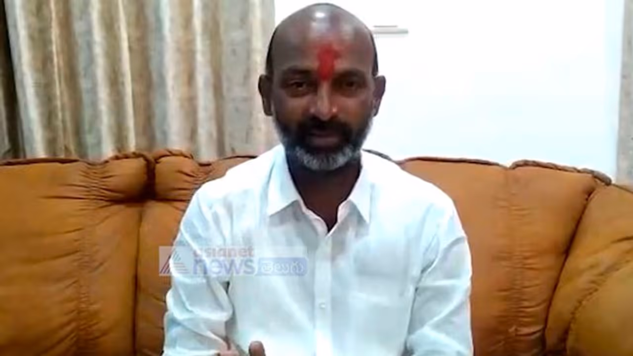 బీఆర్ఎస్ కు కాంగ్రెస్ బీ టీమ్: తెలంగాణలో మాదే అధికారమన్న బండి సంజయ్ బీఆర్ఎస్ కు కాంగ్రెస్ బీ టీమ్: తెలంగాణలో మాదే అధికారమన్న బండి సంజయ్