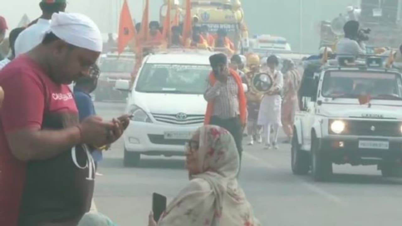 বর্ণাঢ্য শোভাযাত্রা, ভারত থেকে পাকিস্তানের নানাকানা সাহিবে গেলেন পুণ্যার্থীরা