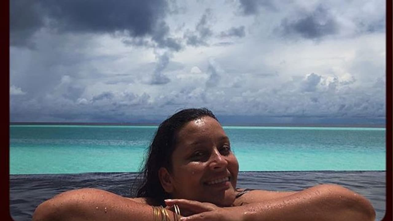 మాల్దీవ్స్ లో రేణుదేశాయ్.. సముద్రంలో జలకాలాట!