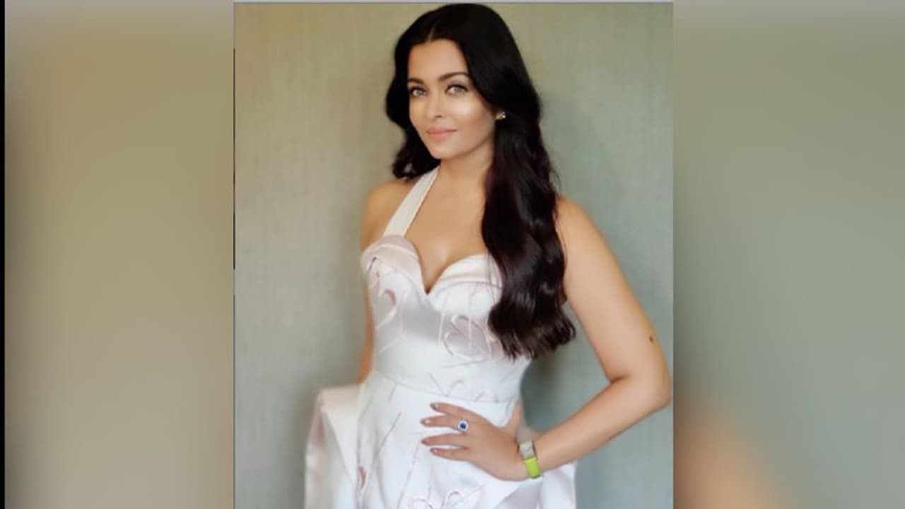 জন্মদিনের আগে রোমে উড়ে গেলেন ঐশ্বর্য, সঙ্গী অভিষেক ও আরাধ্যা জন্মদিনের আগে রোমে উড়ে গেলেন ঐশ্বর্য, সঙ্গী অভিষেক ও আরাধ্যা