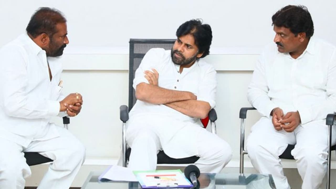 RTC Strike: పవన్ కల్యాణ్ కు కేసీఆర్, కేటీఆర్ ఝలక్