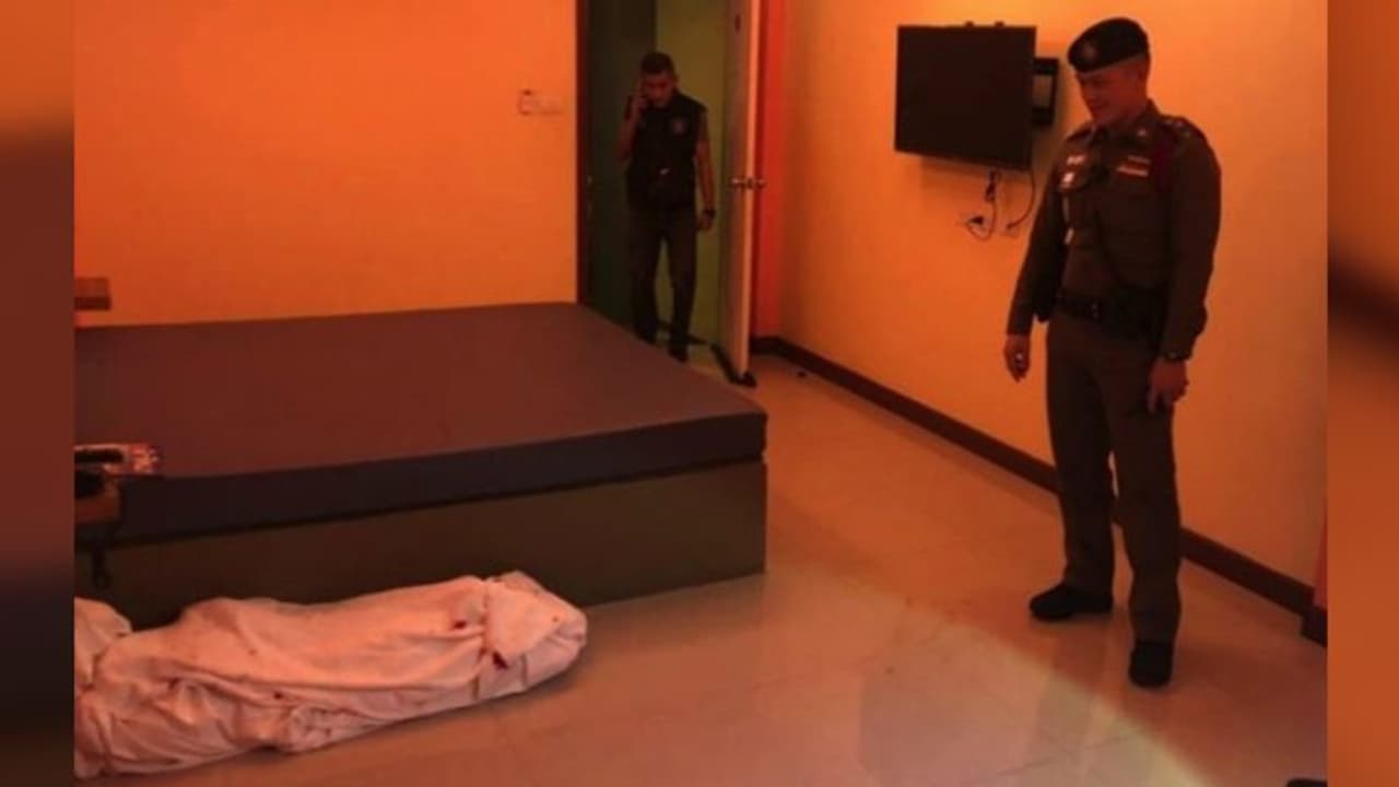 रात के 1 बजे कपल ने होटल में किया चेक इन, सुबह चीखते हुए बाहर भागा स्टाफ रात के 1 बजे कपल ने होटल में किया चेक इन, सुबह चीखते हुए बाहर भागा स्टाफ