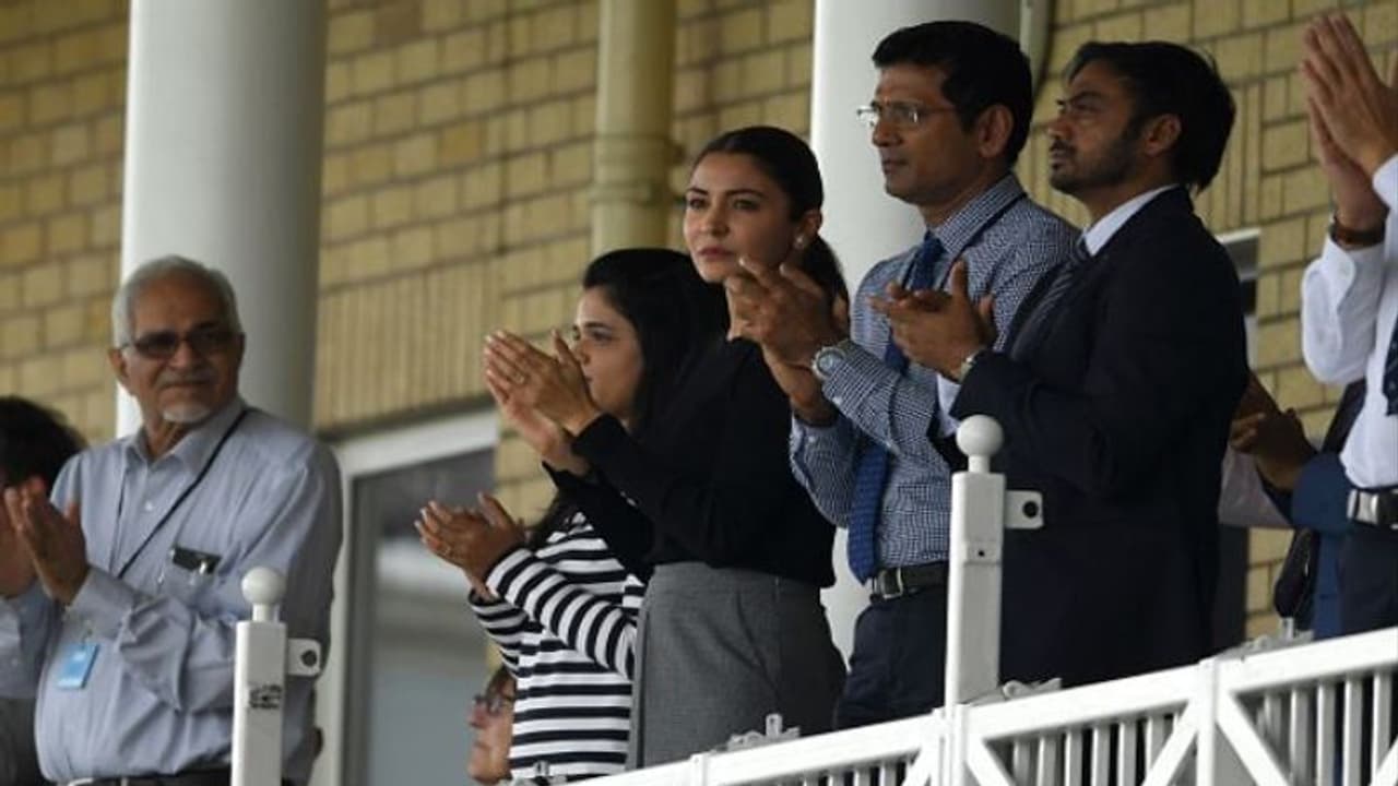 অনুষ্কার জন্য চা এনে দেওয়া কাজ নির্বাচকদের, বিস্ফোরণ ফারুখ ইঞ্জিনিয়ারের অনুষ্কার জন্য চা এনে দেওয়া কাজ নির্বাচকদের, বিস্ফোরণ ফারুখ ইঞ্জিনিয়ারের