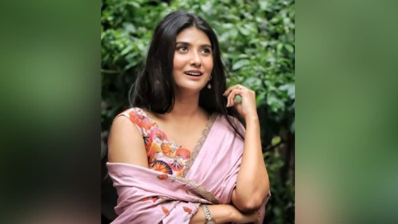 করোনায় আক্রান্ত এবার বিজেপি সেলিব্রিটি প্রার্থী পার্ণো মিত্র, সোশ্যাল মিডিয়ায় টুইট করে জানালেন সংবাদ করোনায় আক্রান্ত এবার বিজেপি সেলিব্রিটি প্রার্থী পার্ণো মিত্র, সোশ্যাল মিডিয়ায় টুইট করে জানালেন সংবাদ