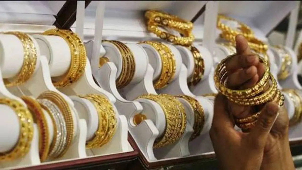 বাড়তি সোনা জমিয়েছেন, মোদী সরকারের নয়া নীতিতে পড়বেন বিপদে