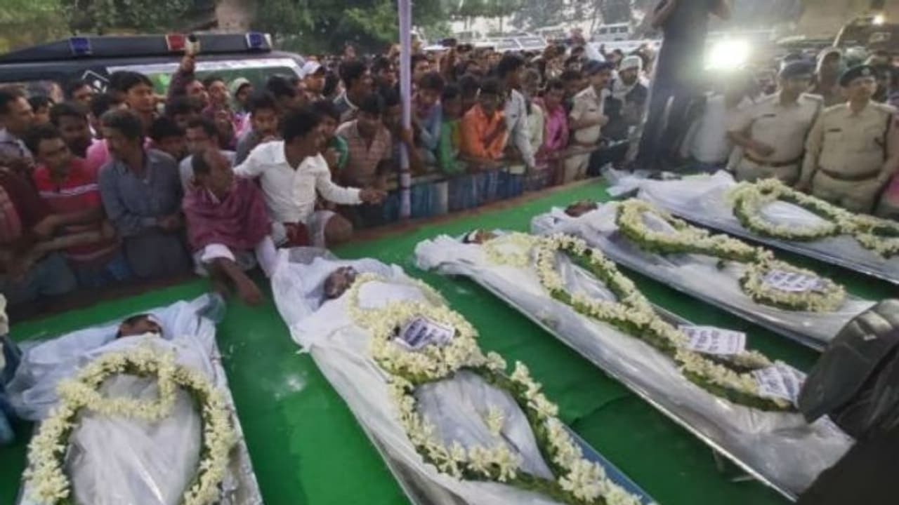 কাশ্মীরে নিহত শ্রমিকদের পরিবারকে পাঁচ লক্ষ টাকা আর্থিক সাহায্য দিল রাজ্য সরকার কাশ্মীরে নিহত শ্রমিকদের পরিবারকে পাঁচ লক্ষ টাকা আর্থিক সাহায্য দিল রাজ্য সরকার