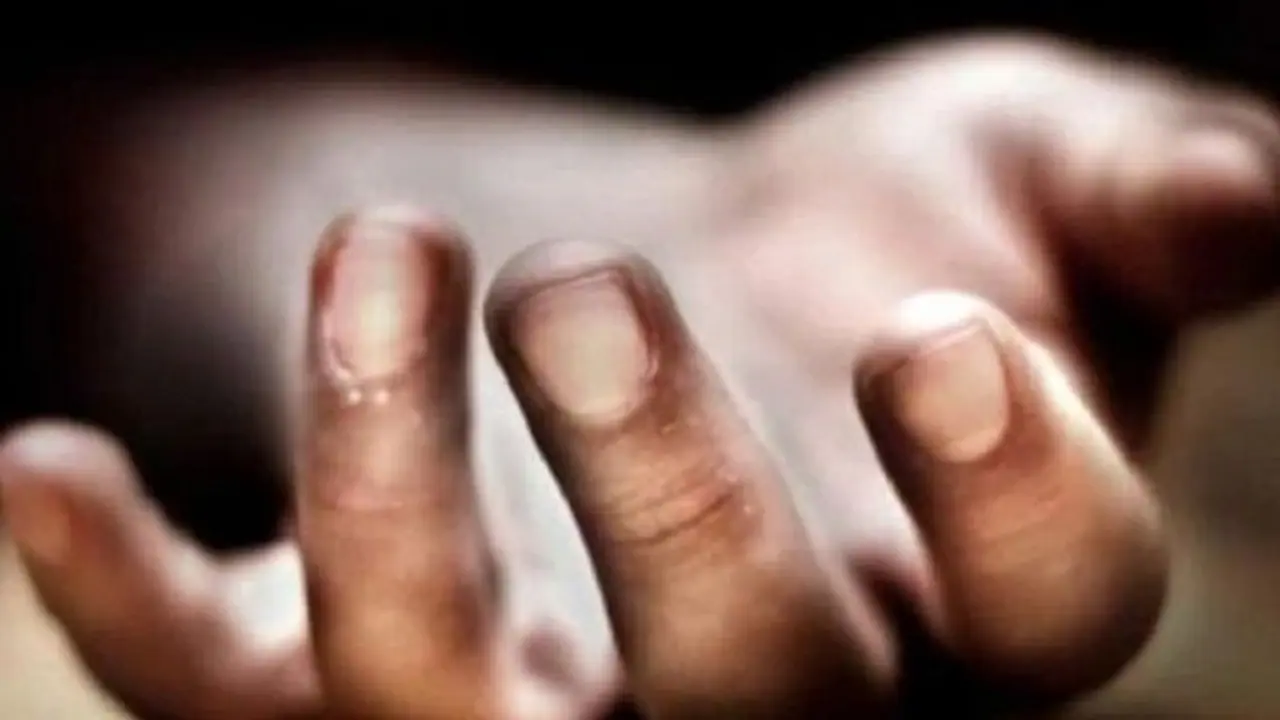 ముగ్గురు కూతుళ్లను బావిలోపడేసి.. తర్వాత తల్లి కూడా.. ముగ్గురు కూతుళ్లను బావిలోపడేసి.. తర్వాత తల్లి కూడా..