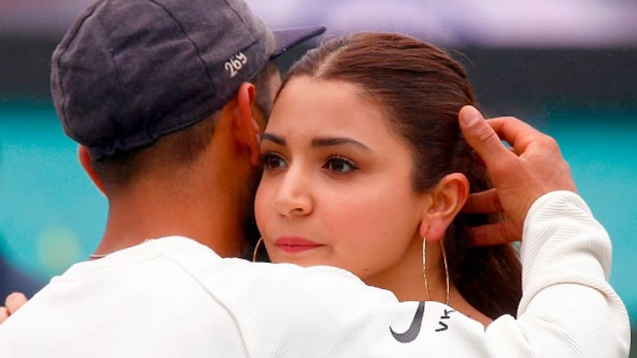 இதுதான் சாக்குனு மொத்த ஆதங்கத்தையும் கொட்டித்தீர்த்த அனுஷ்கா சர்மா.. முன்னாள் வீரரை தெறிக்கவிட்டுட்டாங்க இதுதான் சாக்குனு மொத்த ஆதங்கத்தையும் கொட்டித்தீர்த்த அனுஷ்கா சர்மா.. முன்னாள் வீரரை தெறிக்கவிட்டுட்டாங்க