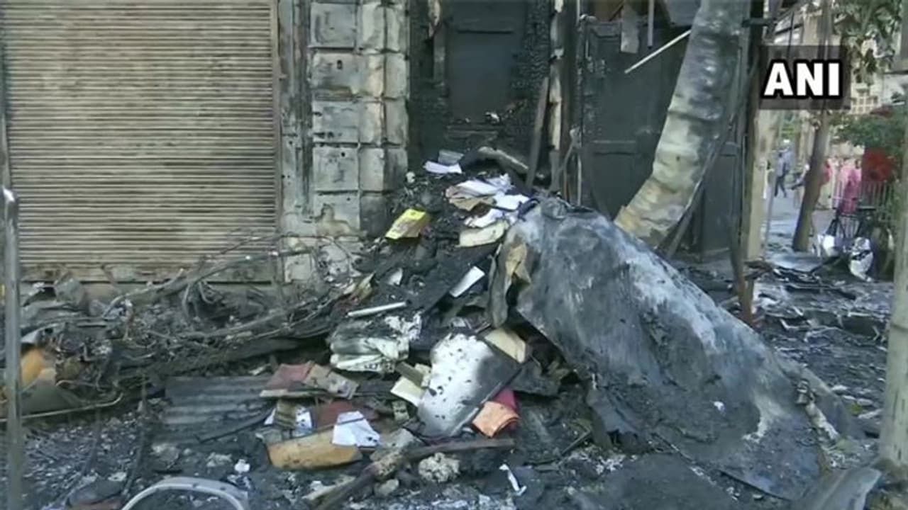 तंग गलियों में जब आग भड़कती है, तो देखिए तब क्या होता है तंग गलियों में जब आग भड़कती है, तो देखिए तब क्या होता है