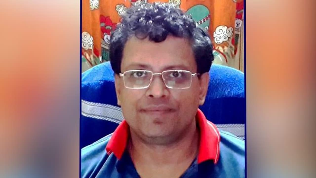 ডেঙ্গুতে মৃত্যু কলকাতা পুরসভার আধিকারিকের, লাফিয়ে বাড়ছে আক্রান্তের সংখ্যা ডেঙ্গুতে মৃত্যু কলকাতা পুরসভার আধিকারিকের, লাফিয়ে বাড়ছে আক্রান্তের সংখ্যা