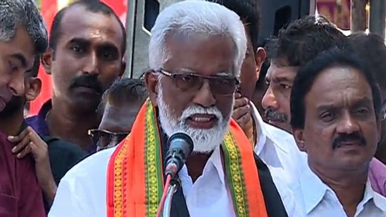 'കേരളമിന്ന് കാമഭ്രാന്താലയം, സെക്സ് റാക്കറ്റ് സിപിഎമ്മിന്റെ പോഷക സംഘടനയാകുന്നു'; കുമ്മനം 'കേരളമിന്ന് കാമഭ്രാന്താലയം, സെക്സ് റാക്കറ്റ് സിപിഎമ്മിന്റെ പോഷക സംഘടനയാകുന്നു'; കുമ്മനം