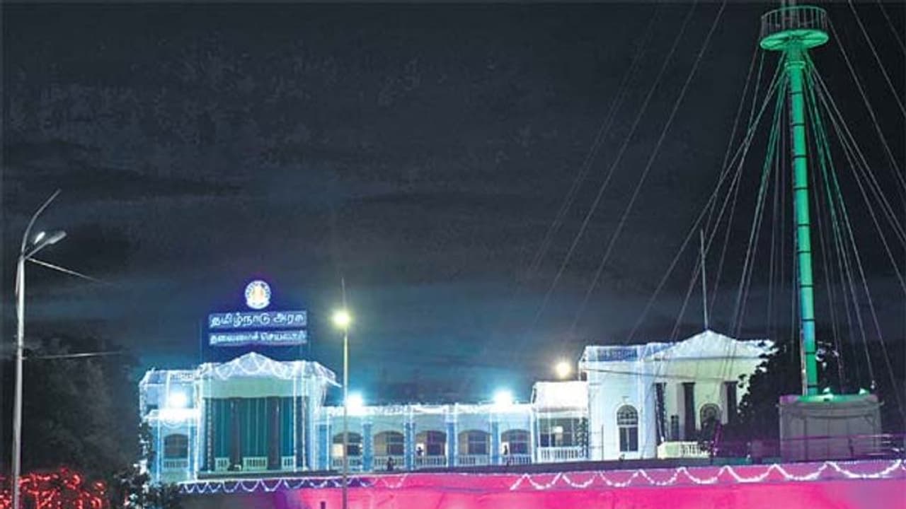 தமிழ்நாடு நாள் விழா கொண்டாட்டங்கள் கோலாகலம்..! வண்ண வண்ண விளக்குகளில் ஜொலிக்கும் செயின்ட் ஜார்ஜ் கோட்டை..! தமிழ்நாடு நாள் விழா கொண்டாட்டங்கள் கோலாகலம்..! வண்ண வண்ண விளக்குகளில் ஜொலிக்கும் செயின்ட் ஜார்ஜ் கோட்டை..!