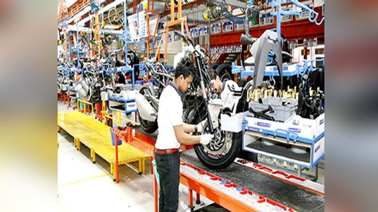 पिछले साल अक्टूबर में बिकी थीं रिकॉर्ड गाड़ियां, इस साल कम हुई बजाज ऑटो की कुल बिक्री पिछले साल अक्टूबर में बिकी थीं रिकॉर्ड गाड़ियां, इस साल कम हुई बजाज ऑटो की कुल बिक्री