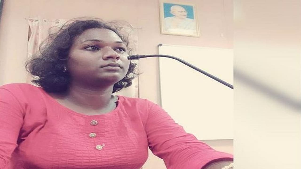 समाज के ताने सहे कोर्ट में की लड़ाई, 23 साल की रशिका ने नियम बदलने पर यूं किया मजबूर समाज के ताने सहे कोर्ट में की लड़ाई, 23 साल की रशिका ने नियम बदलने पर यूं किया मजबूर