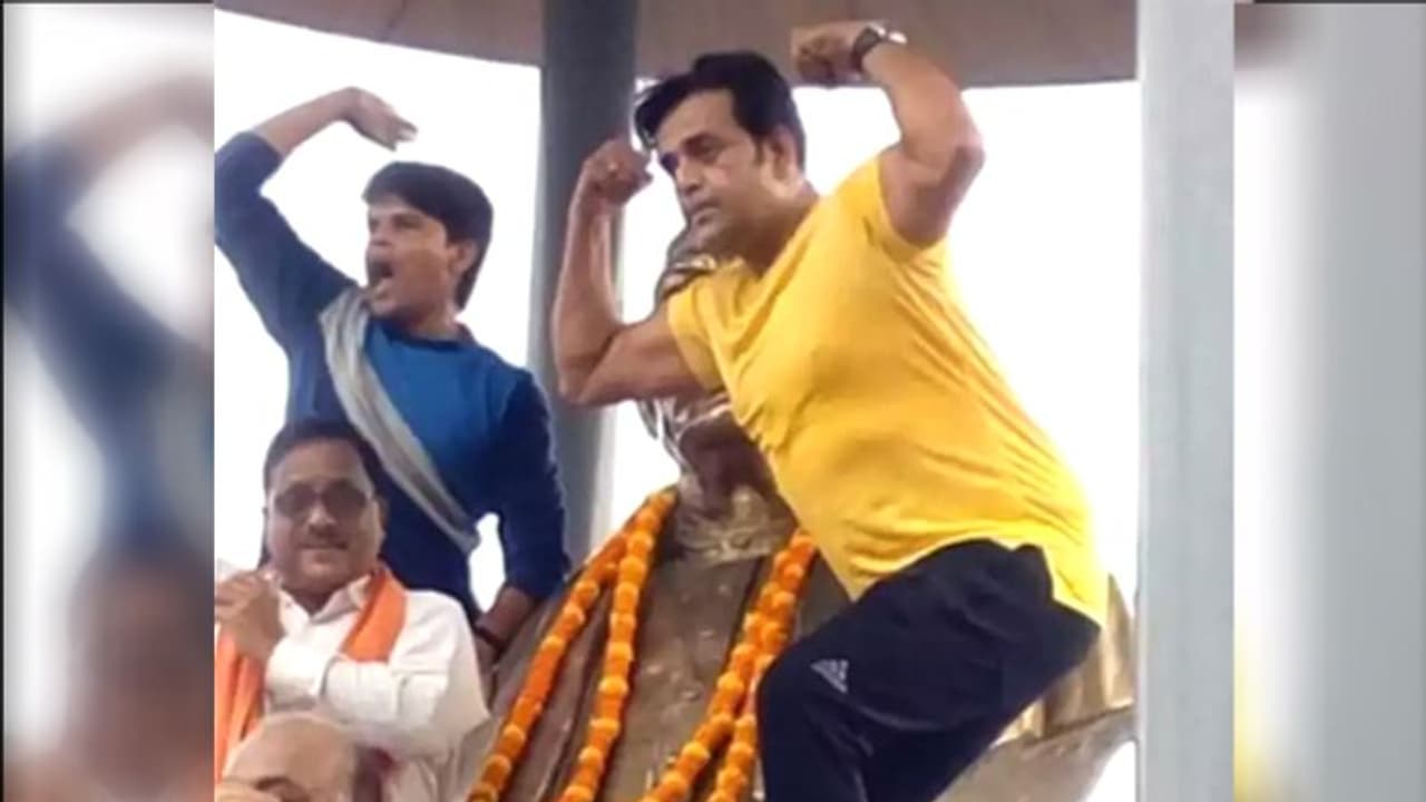 इस एक्टर की फोटो हुई वायरल, कभी नहीं मिलता था दो वक्त का खाना सिर छुपाने की जगह इस एक्टर की फोटो हुई वायरल, कभी नहीं मिलता था दो वक्त का खाना सिर छुपाने की जगह