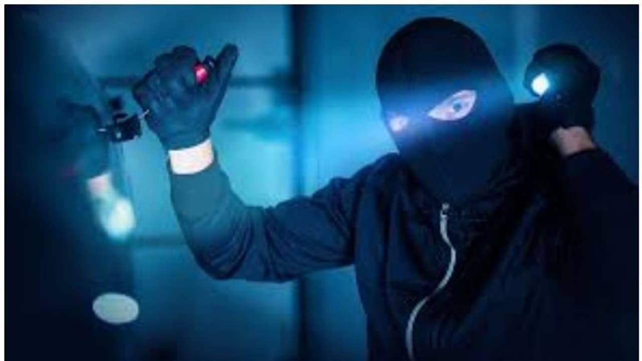 ചേര്ത്തല സബ് രജിസ്ട്രാര് ഓഫീസില് പൂട്ട് തകര്ത്ത് മോഷണം ചേര്ത്തല സബ് രജിസ്ട്രാര് ഓഫീസില് പൂട്ട് തകര്ത്ത് മോഷണം