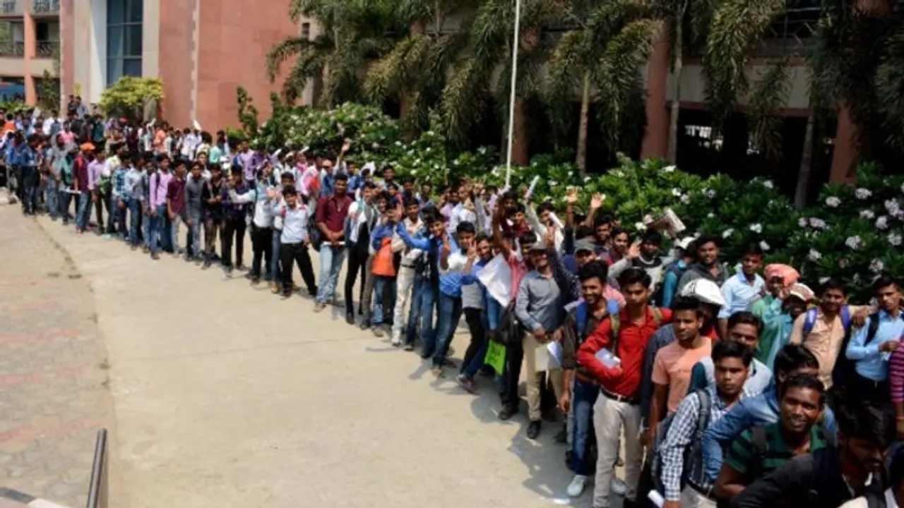 ದೇಶದ ನಿರುದ್ಯೋಗ ಪ್ರಮಾಣ 6 ವರ್ಷಗಳ ಕನಿಷ್ಠಕ್ಕೆ: ಸಮೀಕ್ಷೆ ದೇಶದ ನಿರುದ್ಯೋಗ ಪ್ರಮಾಣ 6 ವರ್ಷಗಳ ಕನಿಷ್ಠಕ್ಕೆ: ಸಮೀಕ್ಷೆ