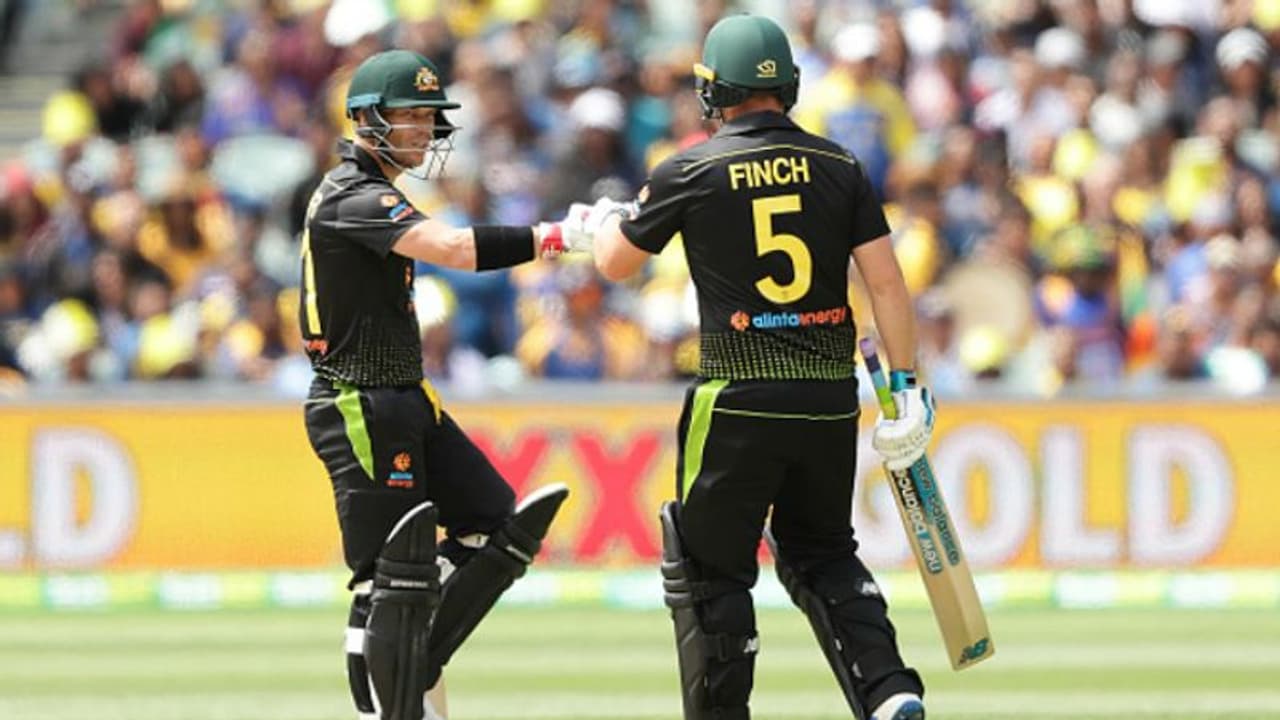 நம்பர் 1 அணியை நார் நாராய் கிழித்த வார்னர் ஃபின்ச்.. டி20 தொடரை வென்றது ஆஸ்திரேலிய அணி