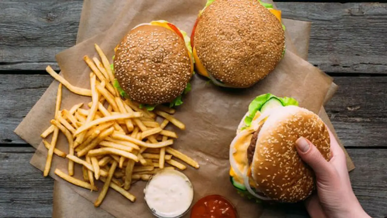 ಮಕ್ಕಳೇ ಆರೋಗ್ಯವಾಗಿರಿ! ಶಾಲೆ ಸುತ್ತಮುತ್ತ ಜಂಕ್ ಫುಡ್ ನಿಷೇಧ ಮಕ್ಕಳೇ ಆರೋಗ್ಯವಾಗಿರಿ! ಶಾಲೆ ಸುತ್ತಮುತ್ತ ಜಂಕ್ ಫುಡ್ ನಿಷೇಧ