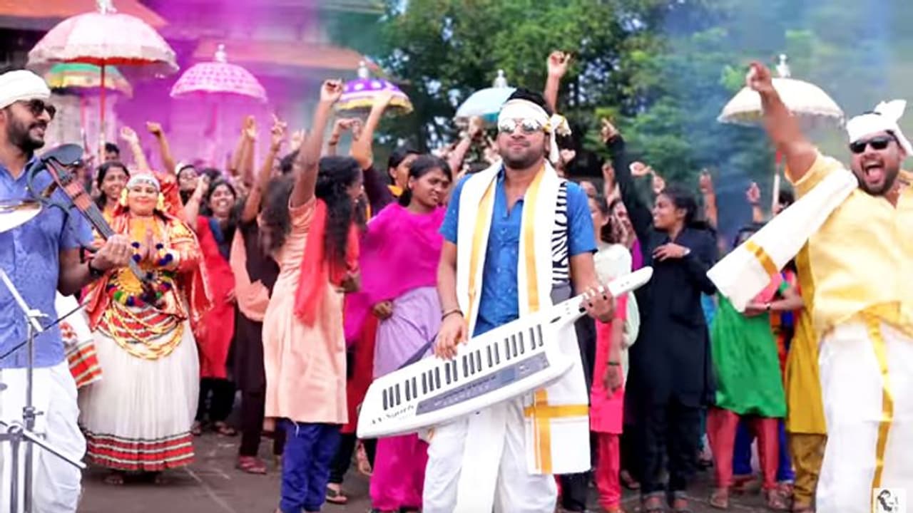 പൂരം പോലെ ഒരു പാട്ട്; കേരളപ്പിറവി ദിനത്തില് സ്റ്റീഫന് ദേവസ്സിയുടെ ആല്ബം പൂരം പോലെ ഒരു പാട്ട്; കേരളപ്പിറവി ദിനത്തില് സ്റ്റീഫന് ദേവസ്സിയുടെ ആല്ബം