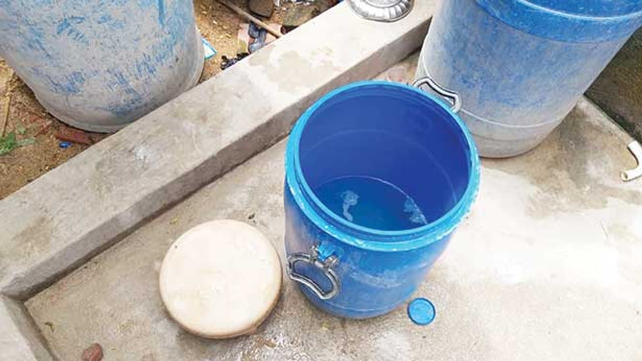 தண்ணீர் பேரலில் மூழ்கி பரிதாபமாக உயிரிழந்த 4 வயது குழந்தை..! அஜாக்கிரதைகளால் தொடரும் குழந்தை மரணங்கள்..! தண்ணீர் பேரலில் மூழ்கி பரிதாபமாக உயிரிழந்த 4 வயது குழந்தை..! அஜாக்கிரதைகளால் தொடரும் குழந்தை மரணங்கள்..!