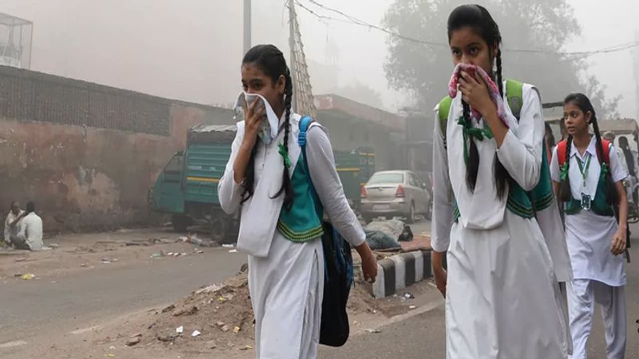 दिल्ली की हालत बेहद खराब, केजरीवाल की हरियाणा और पंजाब के CM से अपील बच्चों की सेहत के बारे में सोचें दिल्ली की हालत बेहद खराब, केजरीवाल की हरियाणा और पंजाब के CM से अपील बच्चों की सेहत के बारे में सोचें