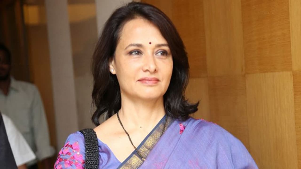 మరోసారి తల్లిగా అక్కినేని అమల.. యంగ్ హీరో మూవీ ఇంట్రెస్టింగ్ అప్డేట్! మరోసారి తల్లిగా అక్కినేని అమల.. యంగ్ హీరో మూవీ ఇంట్రెస్టింగ్ అప్డేట్!