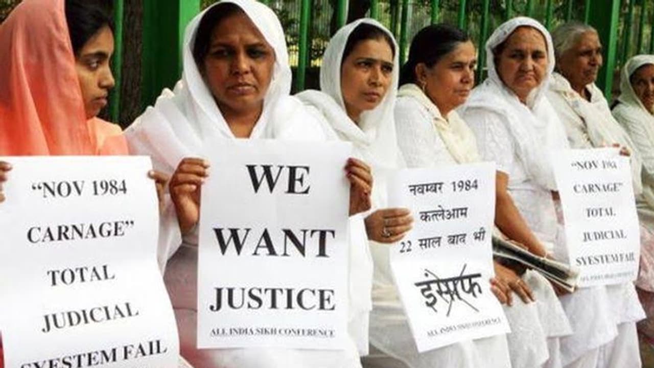 35 साल पहले दंगों की भेंट चढ़ गए थे सैकड़ों सिख, कभी नहीं भुलाया जा सकता देश का सबसे मनहूस दिन 35 साल पहले दंगों की भेंट चढ़ गए थे सैकड़ों सिख, कभी नहीं भुलाया जा सकता देश का सबसे मनहूस दिन