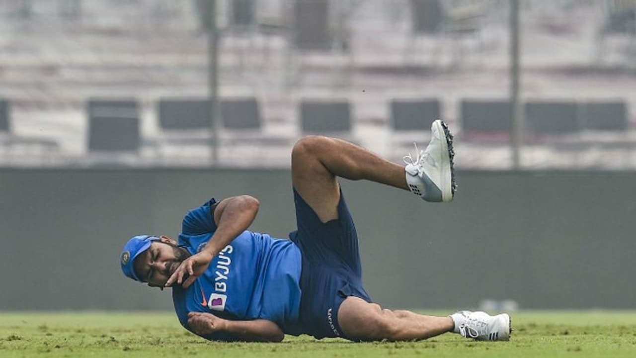 অনুশীলনে চোট রোহিতের, প্রথম টি২০র আগে প্রবল ধোঁয়াশা ভারতীয় দলে অনুশীলনে চোট রোহিতের, প্রথম টি২০র আগে প্রবল ধোঁয়াশা ভারতীয় দলে